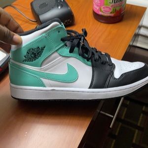 I’m selling my Jordan retro green and black only been worn 2 times